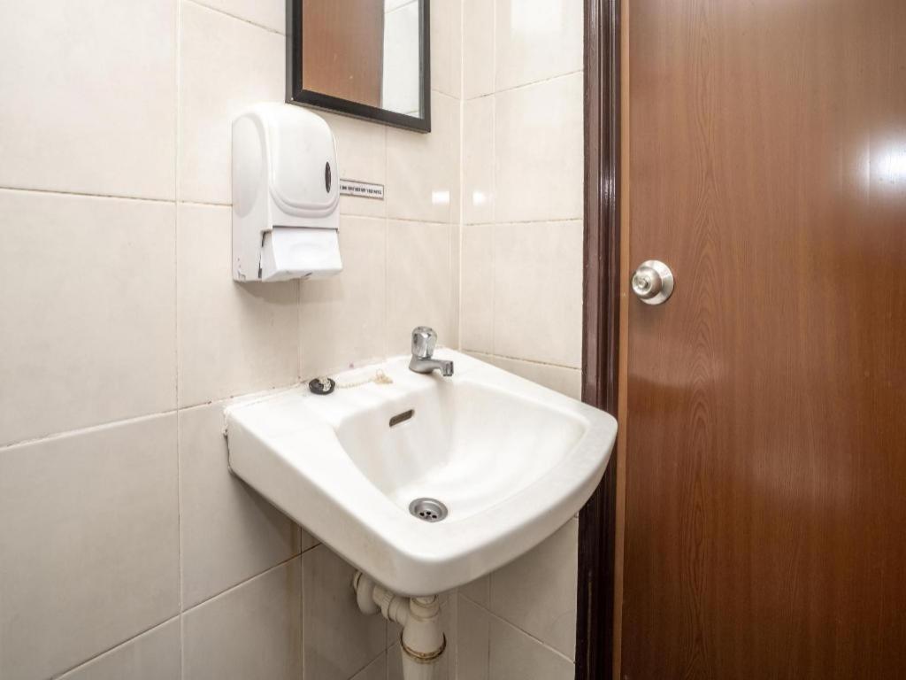 Oyo 1167 Rest And Go Hotel Κλάνγκ Εξωτερικό φωτογραφία