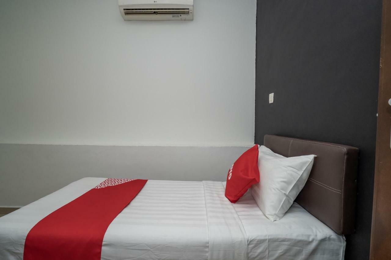 Oyo 1167 Rest And Go Hotel Κλάνγκ Εξωτερικό φωτογραφία